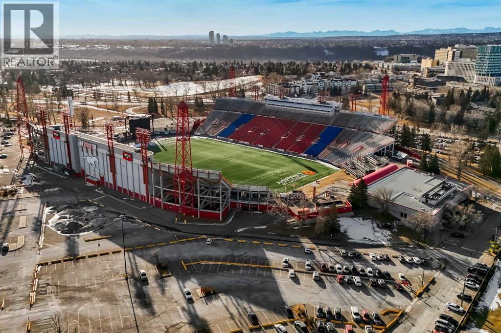 McMahon Stadium - 2415 25 Avenue Nw, Calgary, AB - Outdoor With View