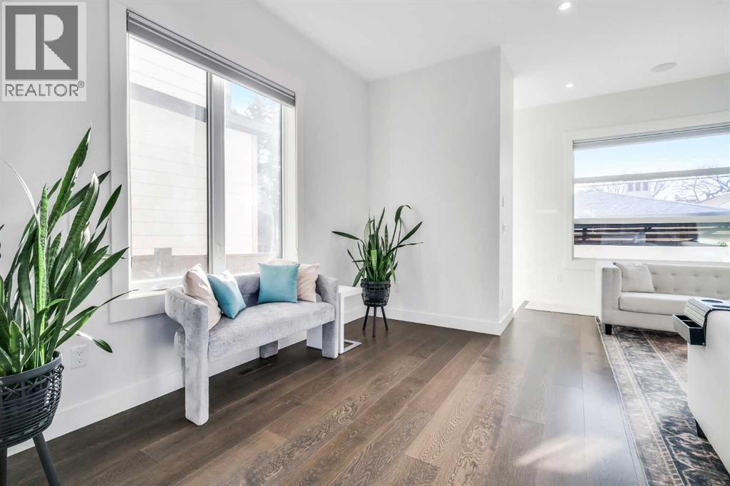 Breakfast Nook - 2415 25 Avenue Nw, Calgary, AB - Indoor Photo Showing Living Room