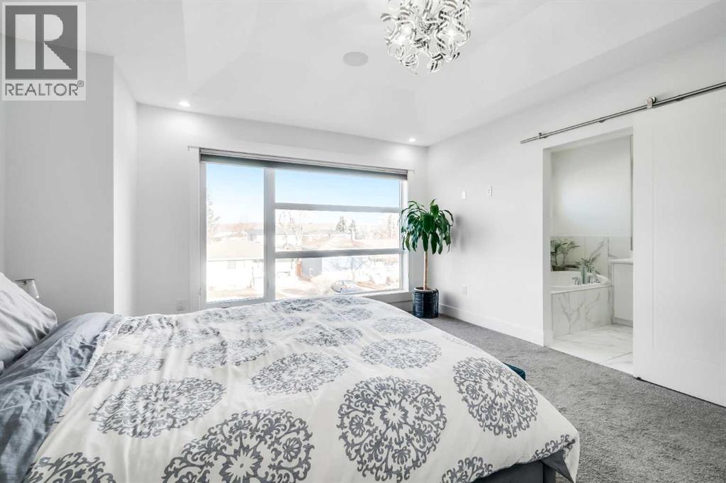 2415 25 Avenue Nw, Calgary, AB - Indoor Photo Showing Bedroom