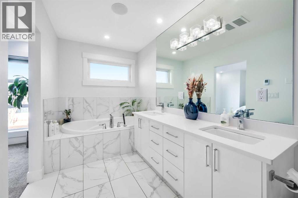 Primary Ensuite - 2415 25 Avenue Nw, Calgary, AB - Indoor Photo Showing Bathroom