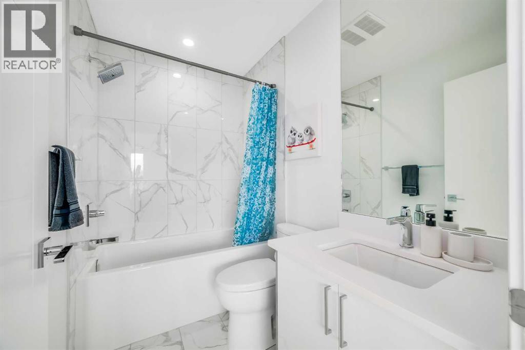 Ensuite - 2415 25 Avenue Nw, Calgary, AB - Indoor Photo Showing Bathroom