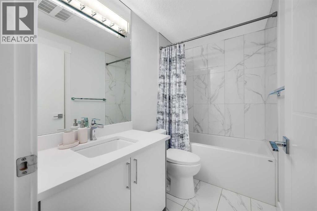 4 PC Bathroom - 2415 25 Avenue Nw, Calgary, AB - Indoor Photo Showing Bathroom