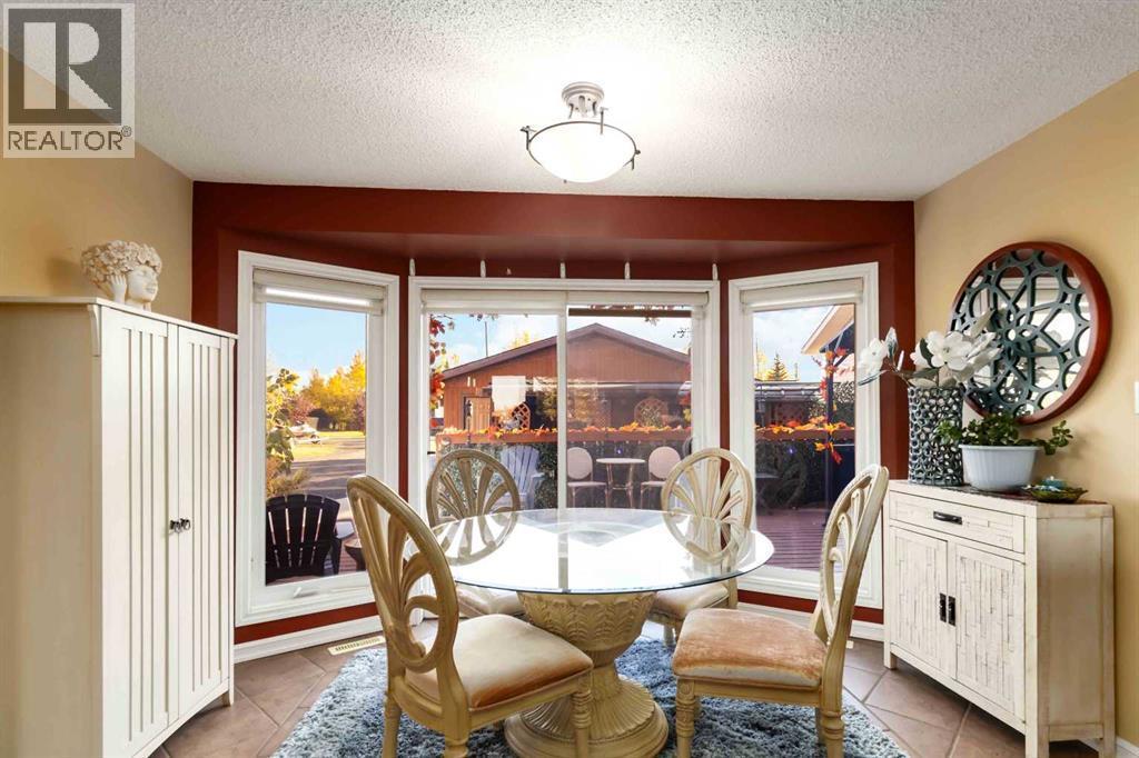 39 Poplar Crescent, Gregoire Lake Estates, AB - Indoor Photo Showing Dining Room