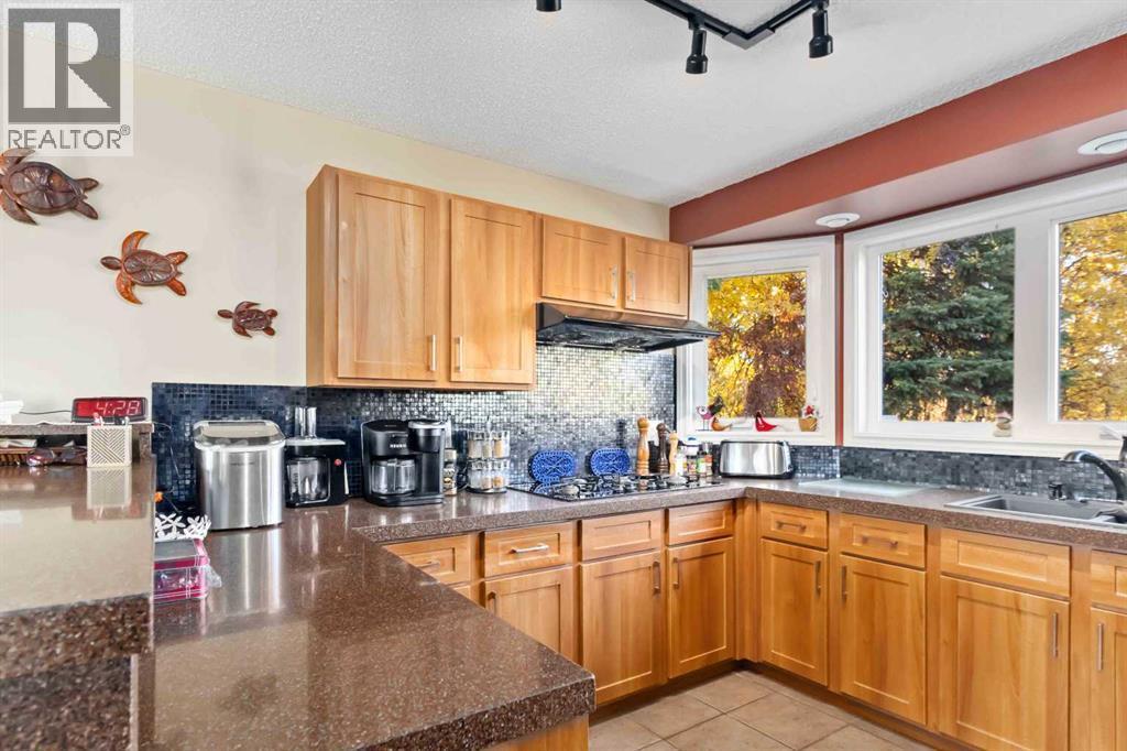 39 Poplar Crescent, Gregoire Lake Estates, AB - Indoor Photo Showing Kitchen