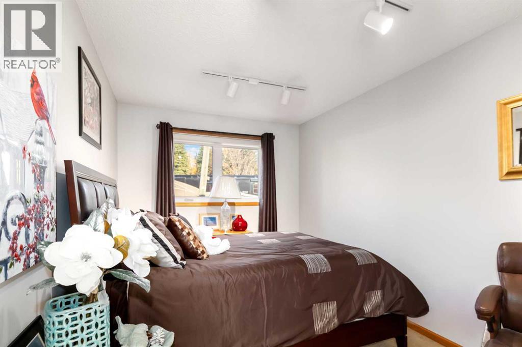 39 Poplar Crescent, Gregoire Lake Estates, AB - Indoor Photo Showing Bedroom