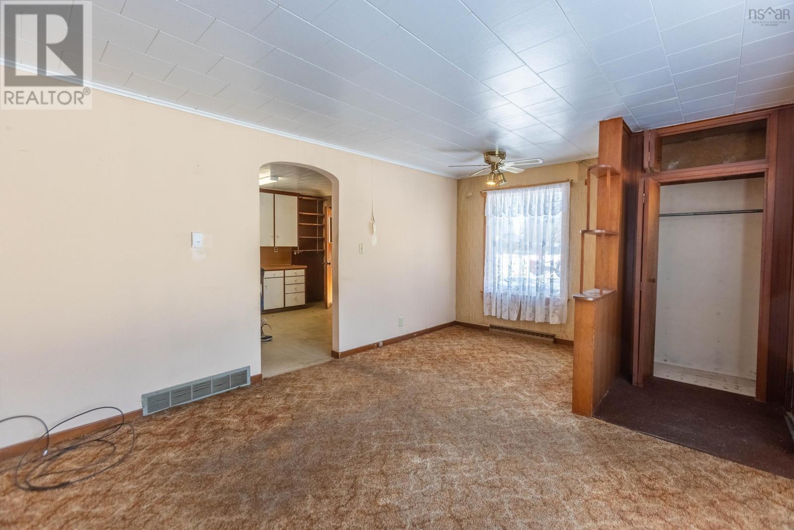 1 Boylston Avenue, Amherst, NS - Indoor Photo Showing Other Room