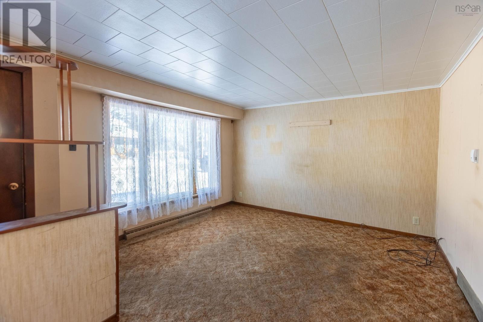 1 Boylston Avenue, Amherst, NS - Indoor Photo Showing Other Room