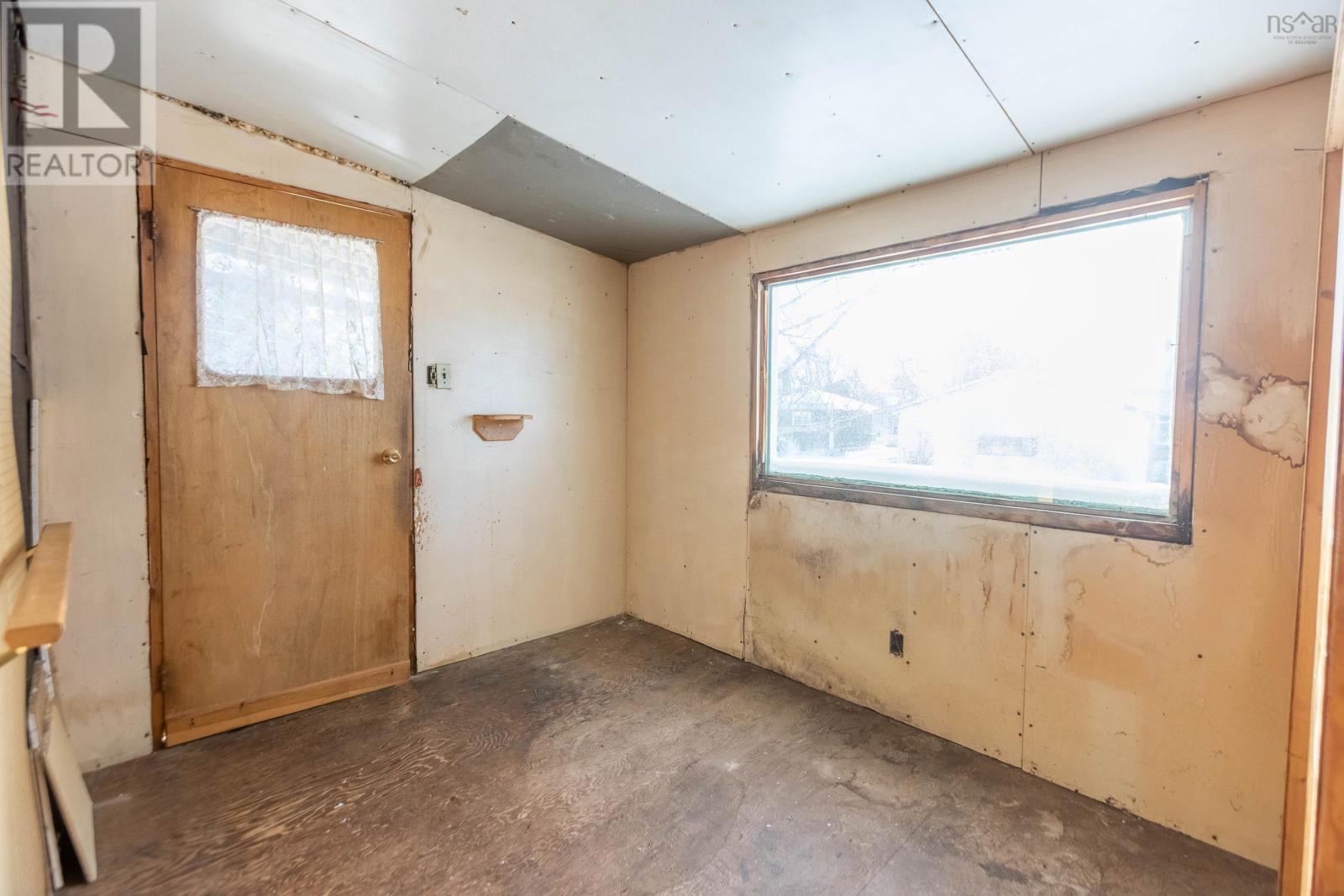 1 Boylston Avenue, Amherst, NS - Indoor Photo Showing Other Room