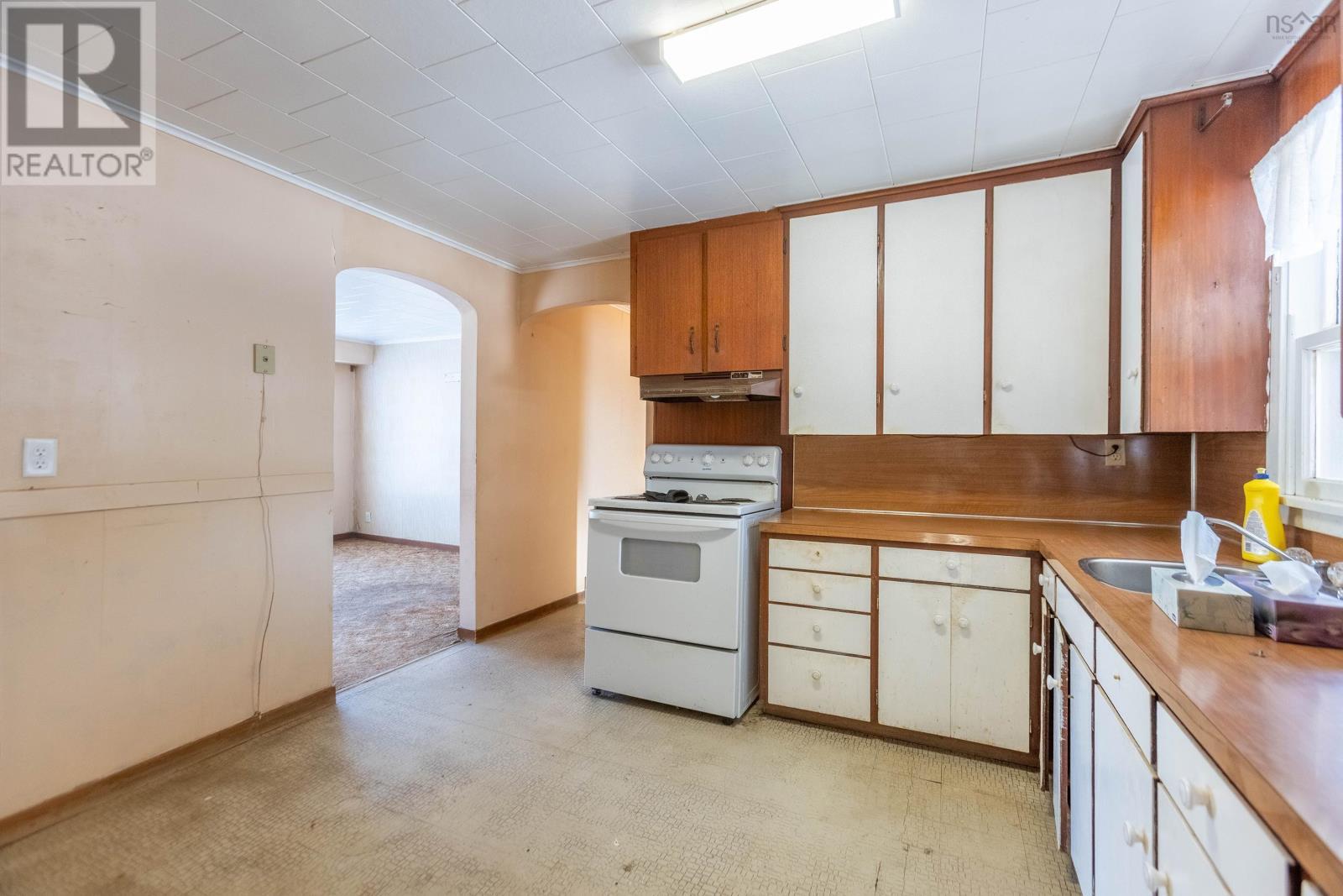1 Boylston Avenue, Amherst, NS - Indoor Photo Showing Kitchen
