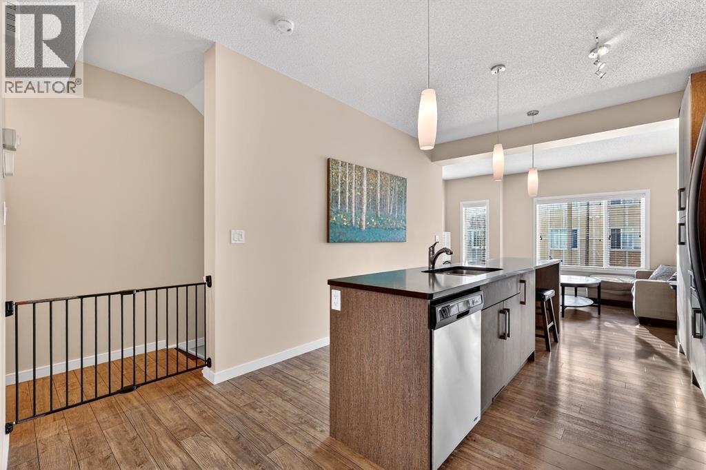 330 Marquis Lane Se, Calgary, AB - Indoor Photo Showing Kitchen