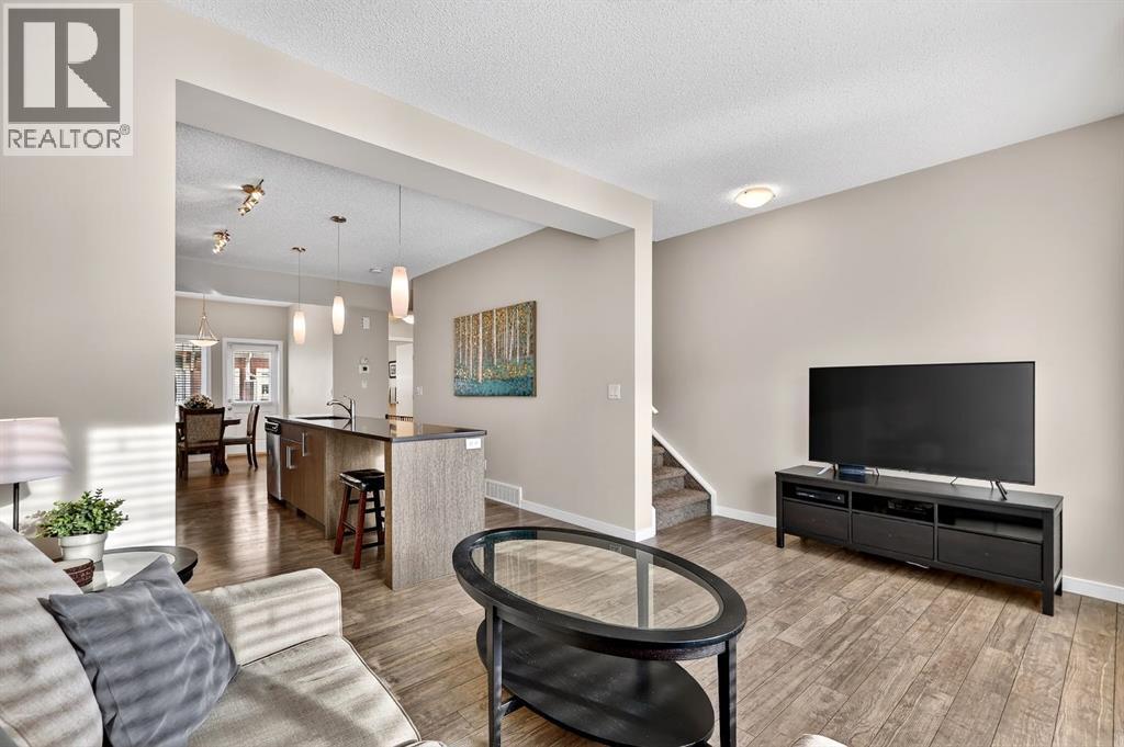 Open concept floorplan - 330 Marquis Lane Se, Calgary, AB - Indoor Photo Showing Living Room