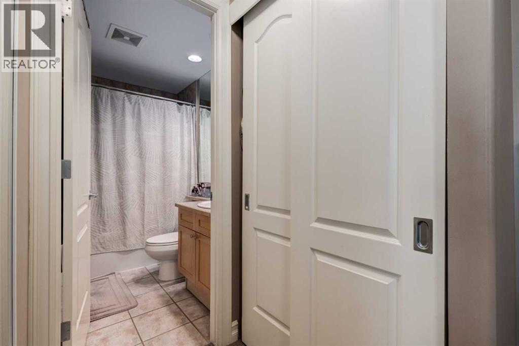905, 836 15 Avenue Sw, Calgary, AB - Indoor Photo Showing Bathroom