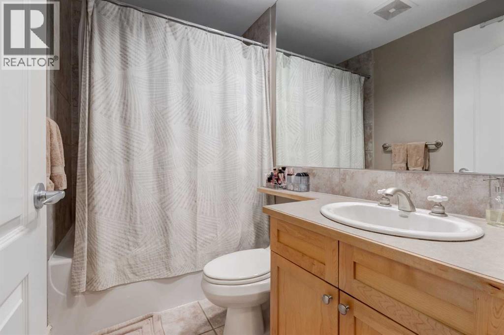 905, 836 15 Avenue Sw, Calgary, AB - Indoor Photo Showing Bathroom