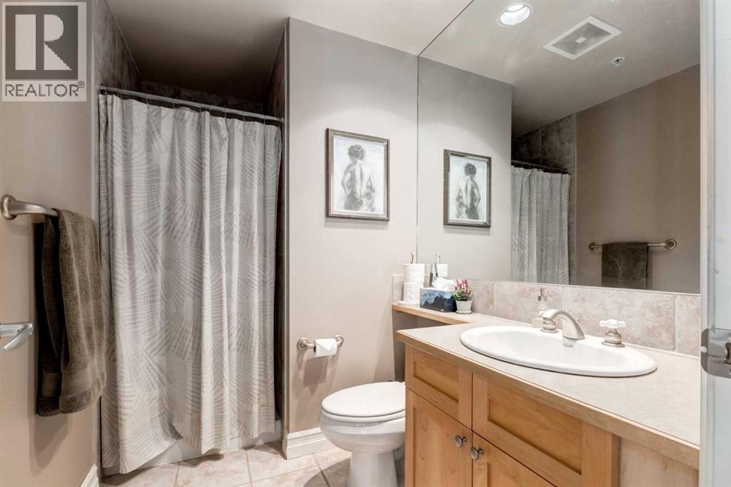 905, 836 15 Avenue Sw, Calgary, AB - Indoor Photo Showing Bathroom