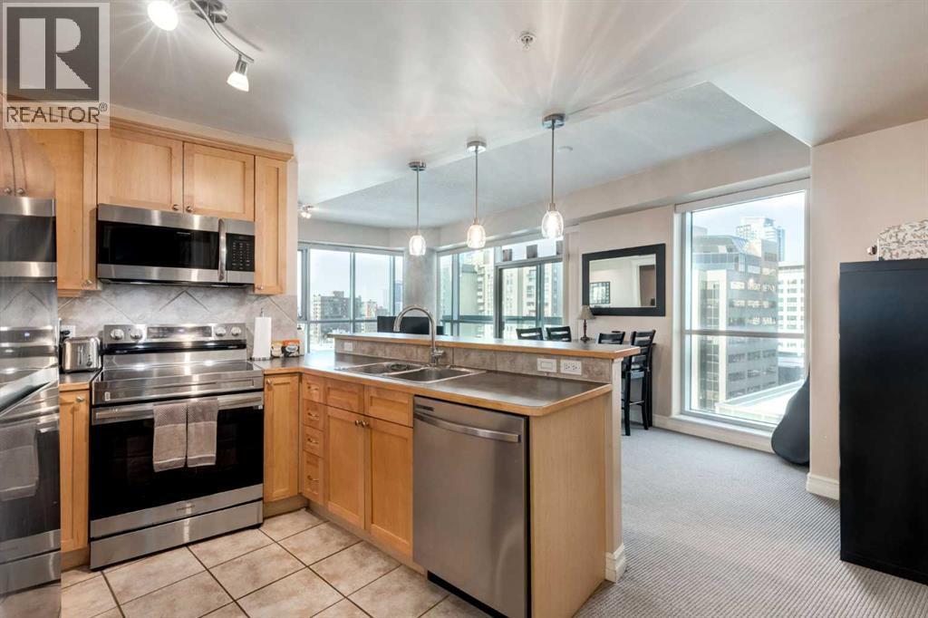 905, 836 15 Avenue Sw, Calgary, AB - Indoor Photo Showing Kitchen With Stainless Steel Kitchen With Double Sink