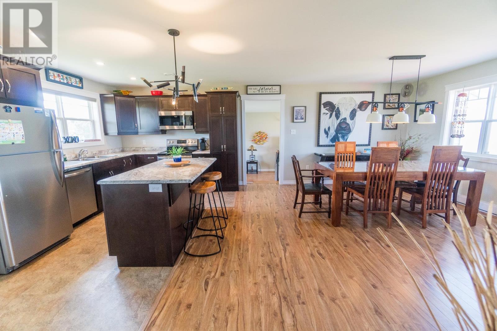 18 Shore Rd E, Hampton, PE - Indoor