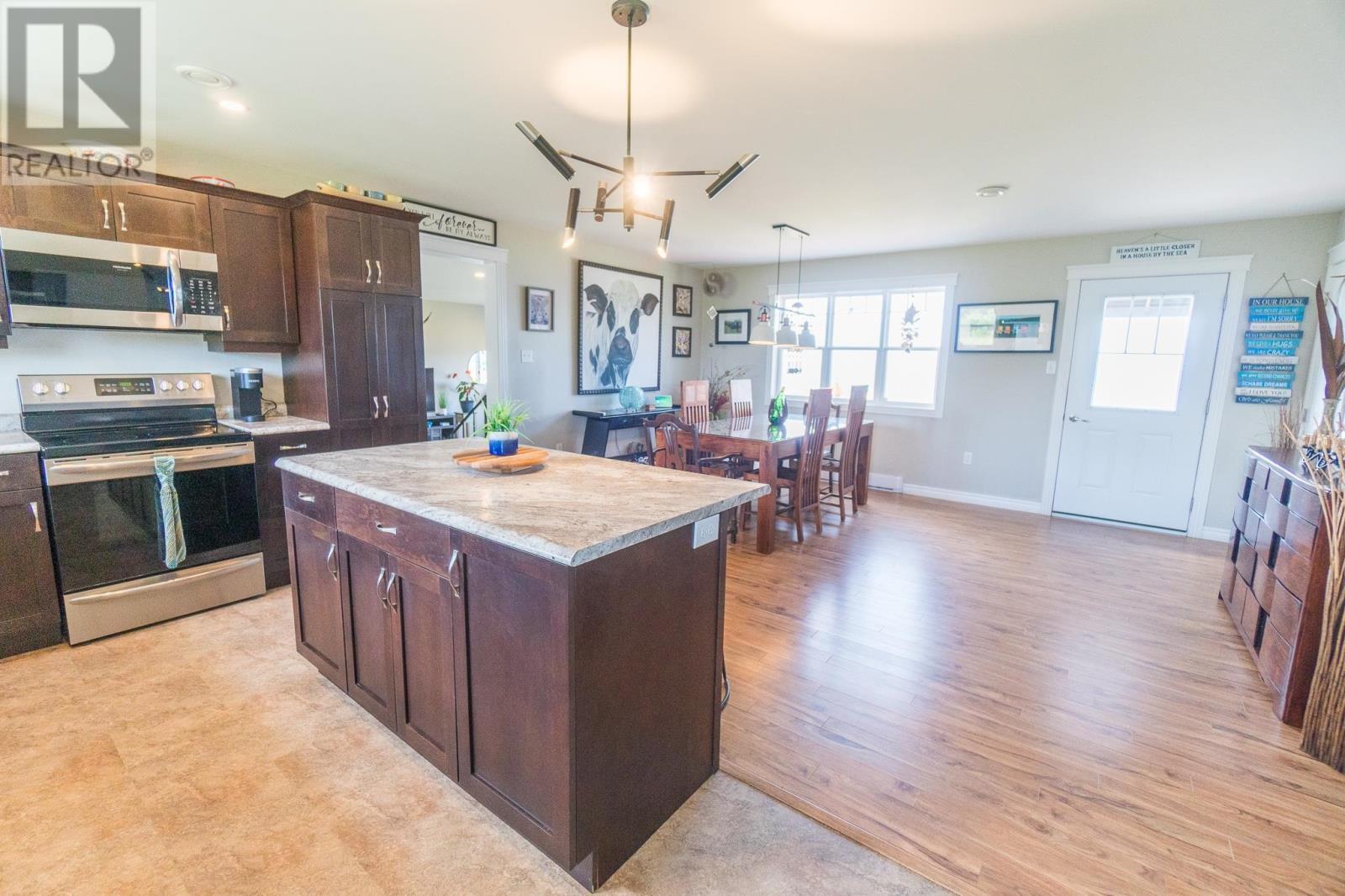 18 Shore Rd E, Hampton, PE - Indoor Photo Showing Kitchen