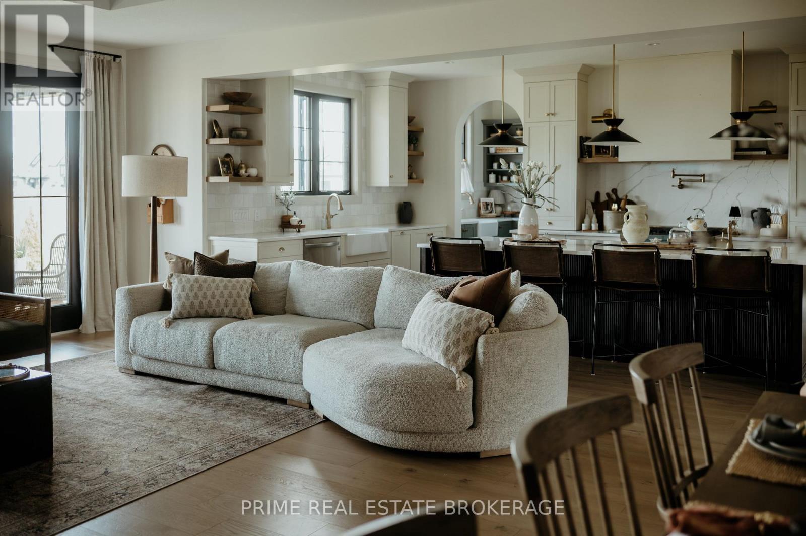 78 Optimist Drive, Southwold, ON - Indoor Photo Showing Living Room