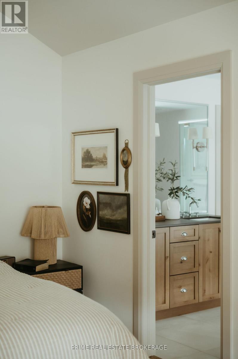 78 Optimist Drive, Southwold, ON - Indoor Photo Showing Bedroom