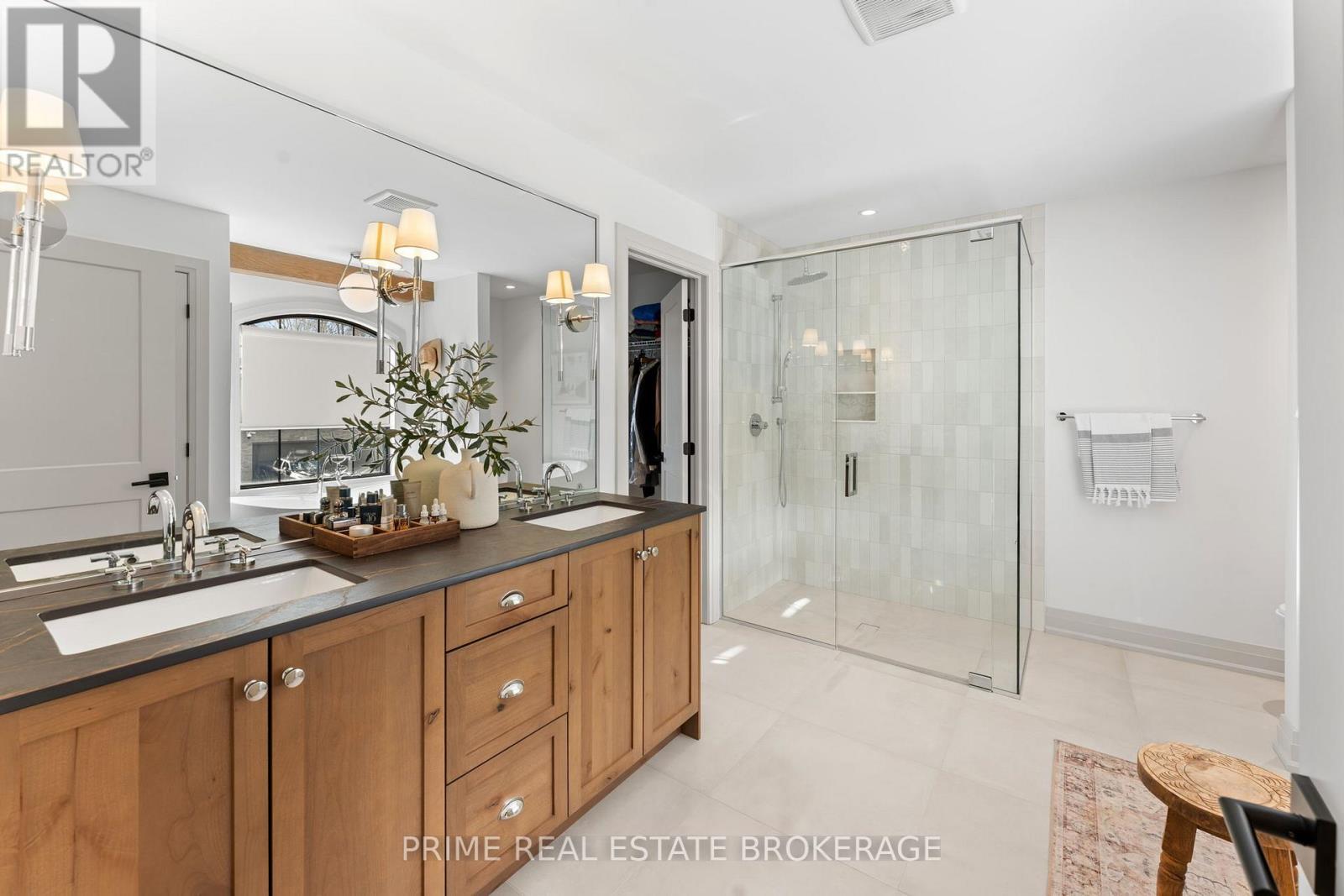 78 Optimist Drive, Southwold, ON - Indoor Photo Showing Bathroom