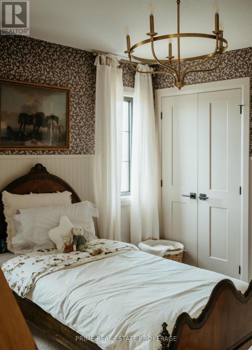 78 Optimist Drive, Southwold, ON - Indoor Photo Showing Bedroom