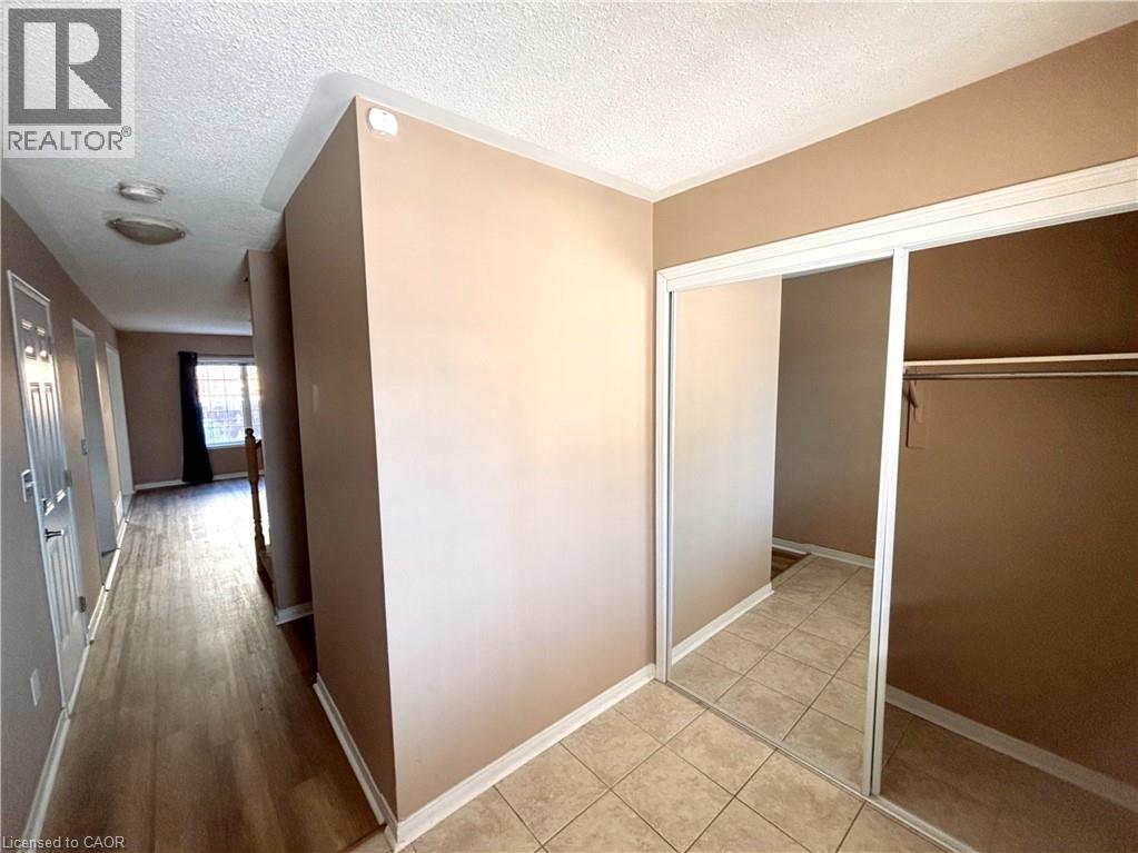 3319 Mikalda Road, Burlington, ON - Indoor Photo Showing Other Room