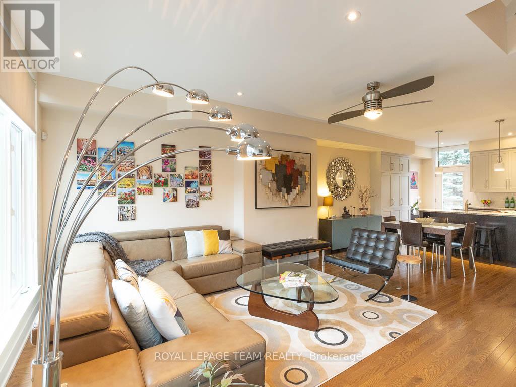 112 Greenfield Avenue, Ottawa, ON - Indoor