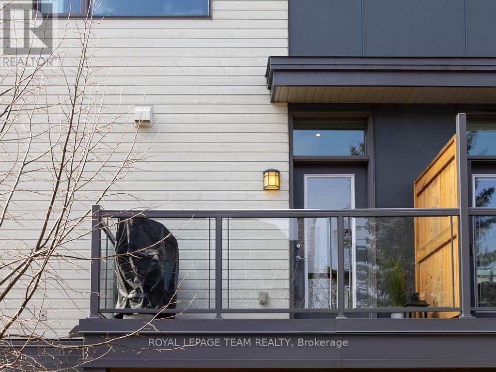 112 Greenfield Avenue, Ottawa, ON - With Exterior