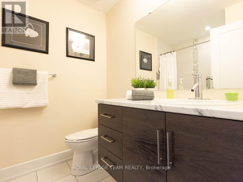 112 Greenfield Avenue, Ottawa, ON - Indoor Photo Showing Bathroom