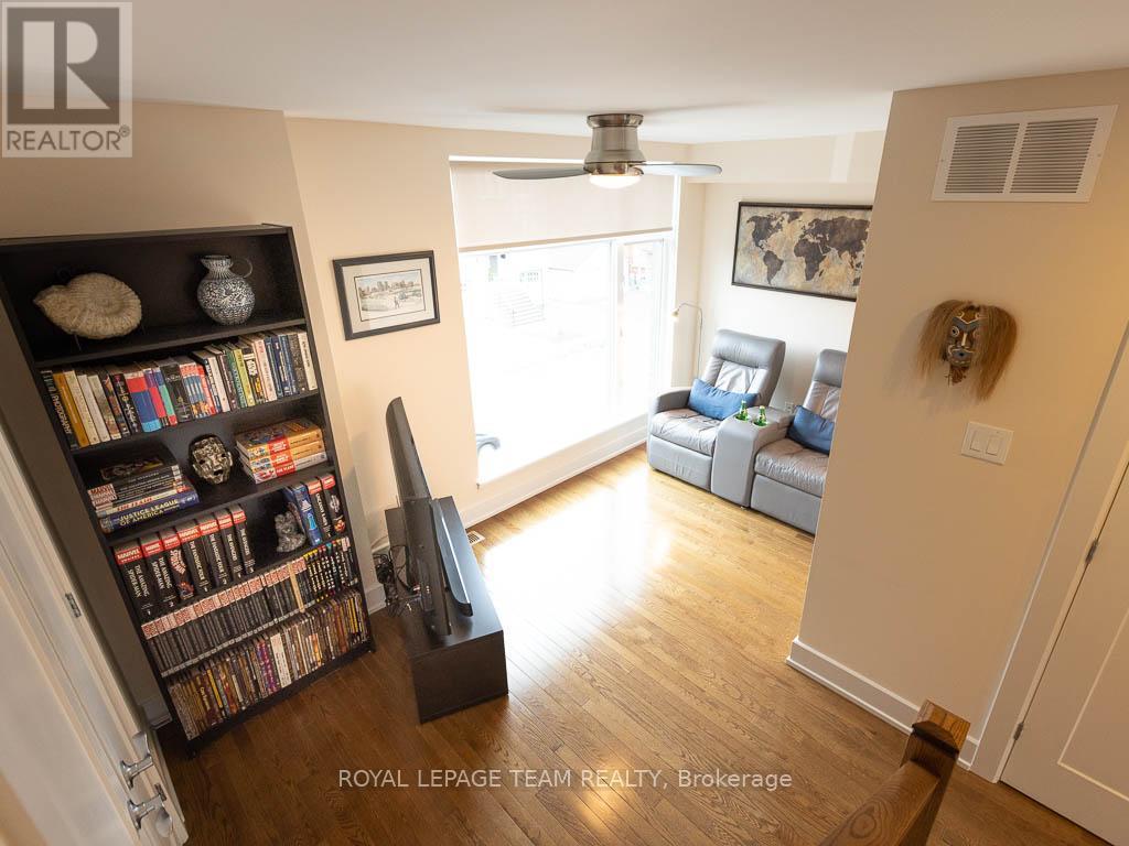 112 Greenfield Avenue, Ottawa, ON - Indoor