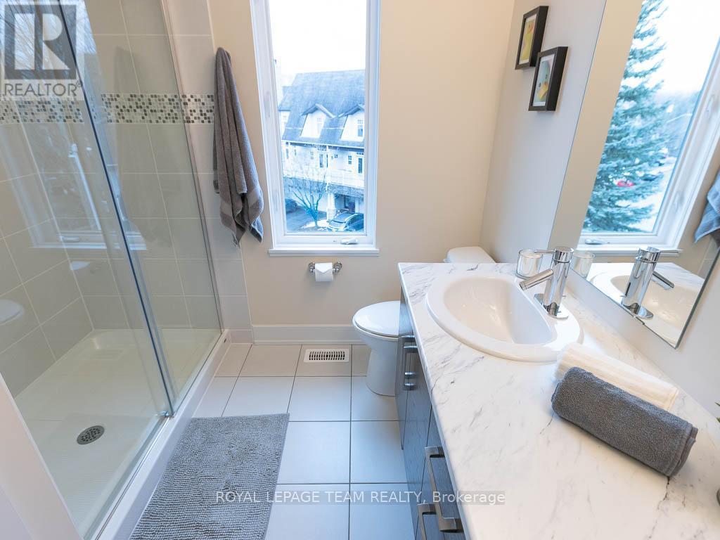 112 Greenfield Avenue, Ottawa, ON - Indoor Photo Showing Bathroom