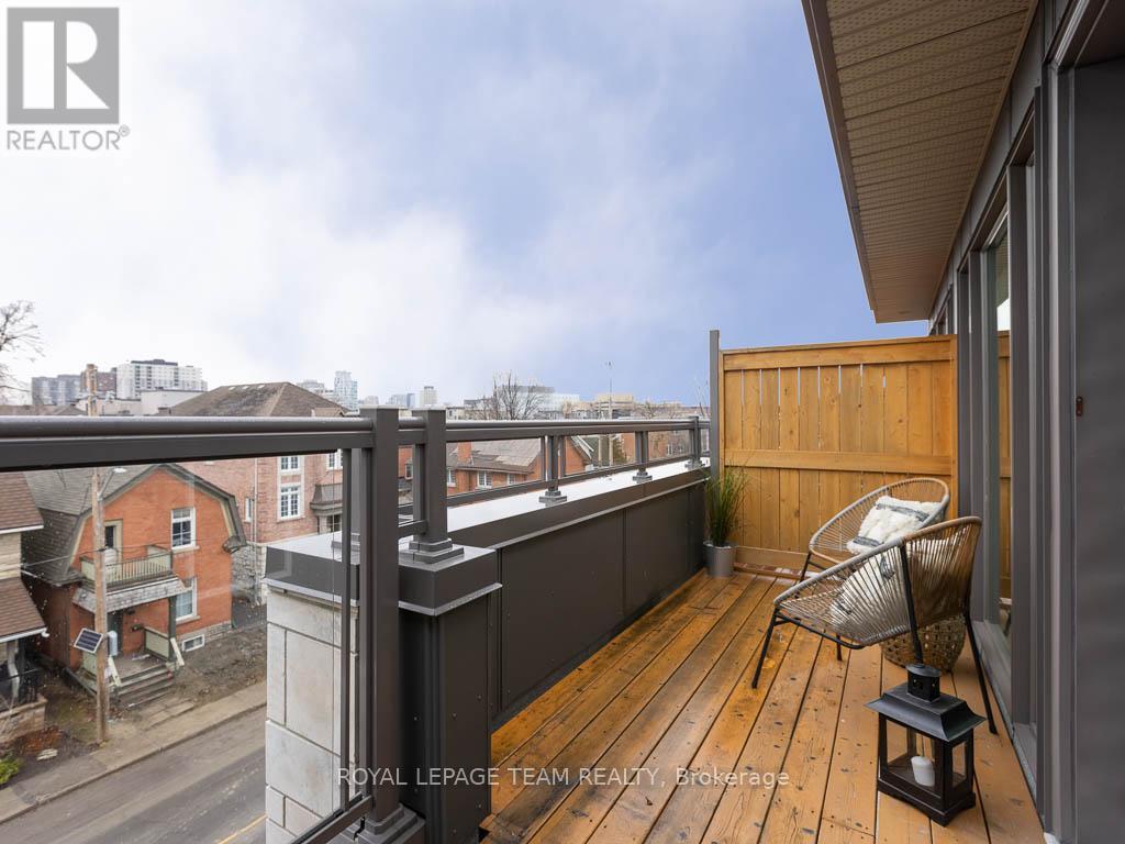 112 Greenfield Avenue, Ottawa, ON - Outdoor With Exterior