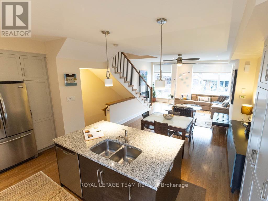 112 Greenfield Avenue, Ottawa, ON - Indoor Photo Showing Kitchen With Double Sink