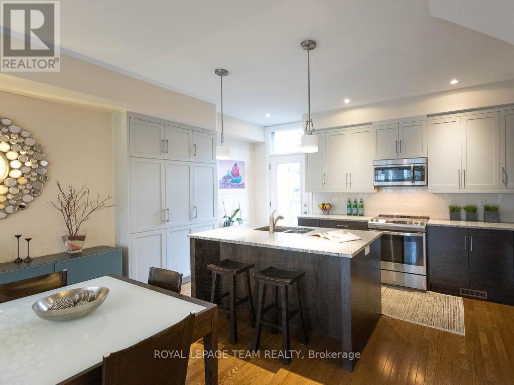 112 Greenfield Avenue, Ottawa, ON - Indoor Photo Showing Kitchen With Upgraded Kitchen
