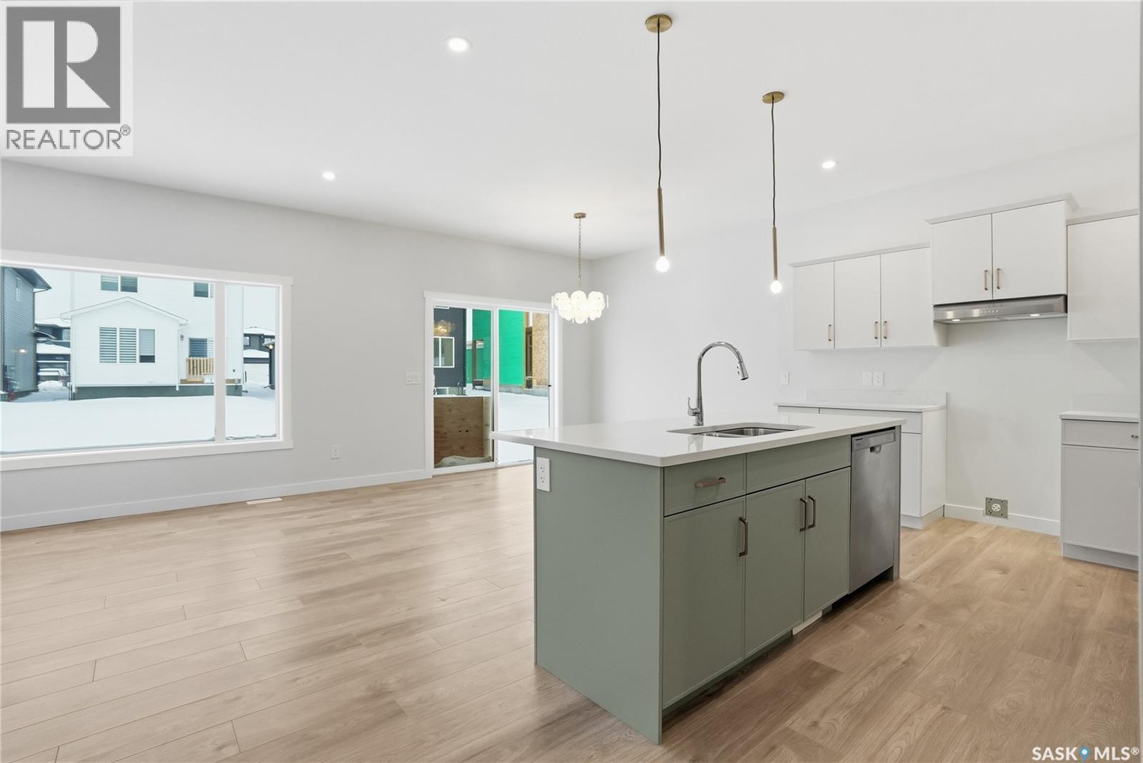 334 Katz Avenue, Saskatoon, SK - Indoor Photo Showing Kitchen