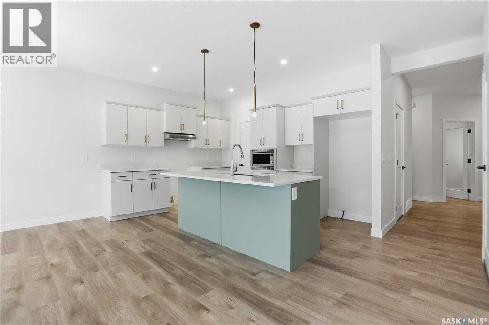 334 Katz Avenue, Saskatoon, SK - Indoor Photo Showing Kitchen With Upgraded Kitchen
