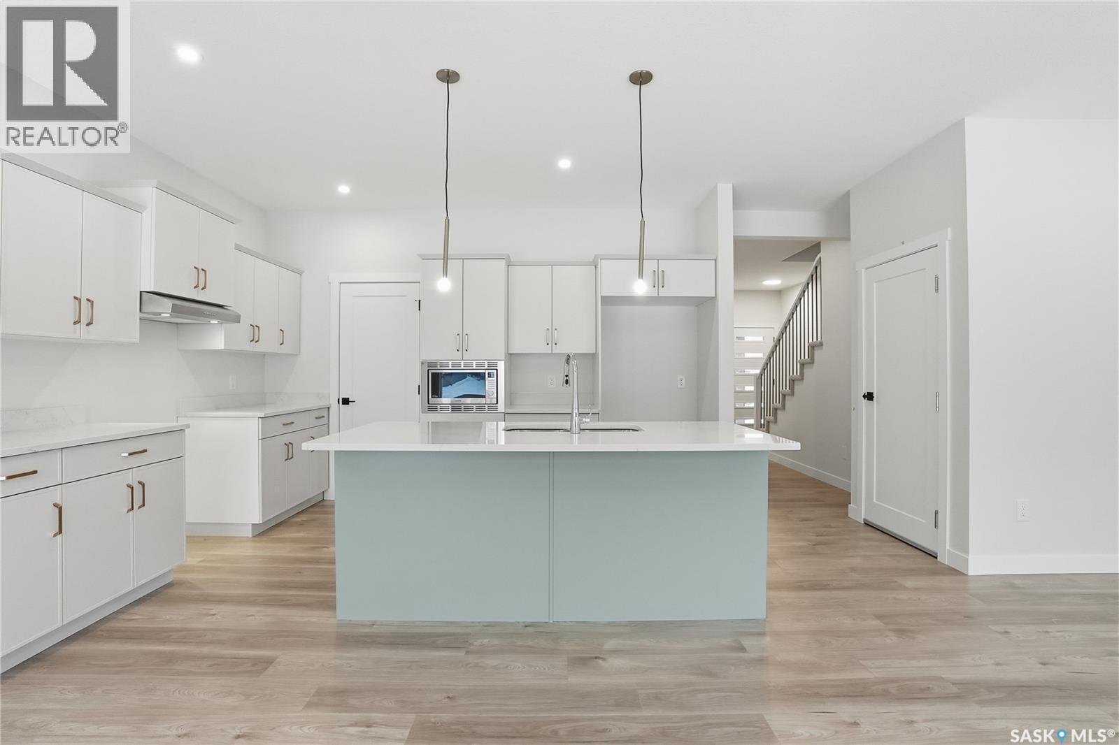 334 Katz Avenue, Saskatoon, SK - Indoor Photo Showing Kitchen With Upgraded Kitchen