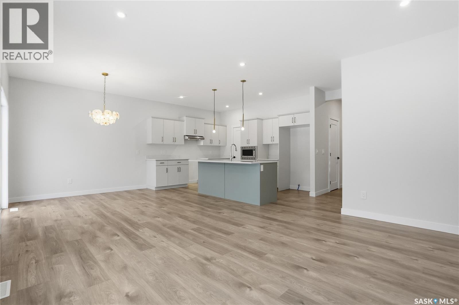 334 Katz Avenue, Saskatoon, SK - Indoor Photo Showing Kitchen With Upgraded Kitchen