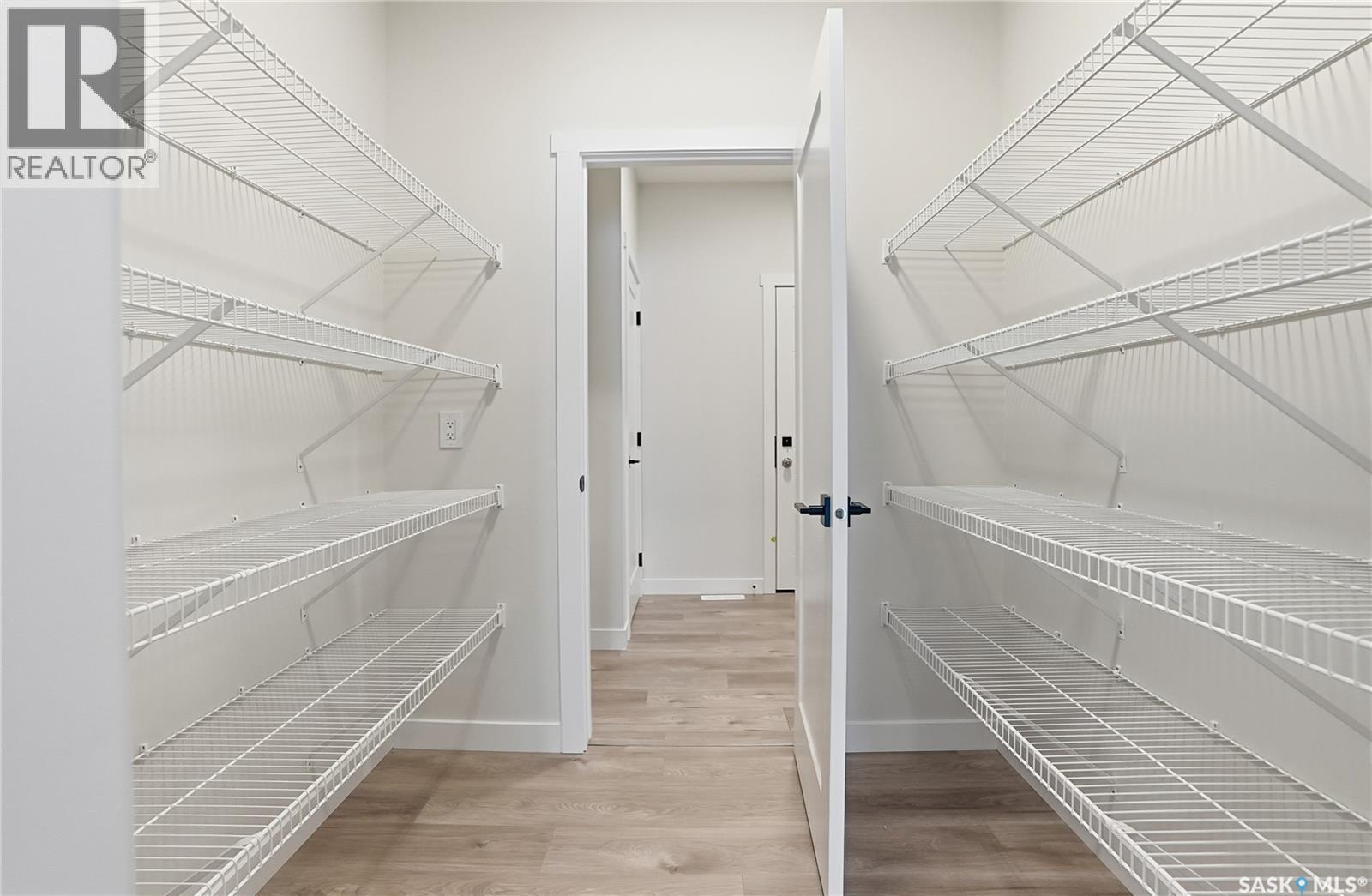 334 Katz Avenue, Saskatoon, SK - Indoor With Storage