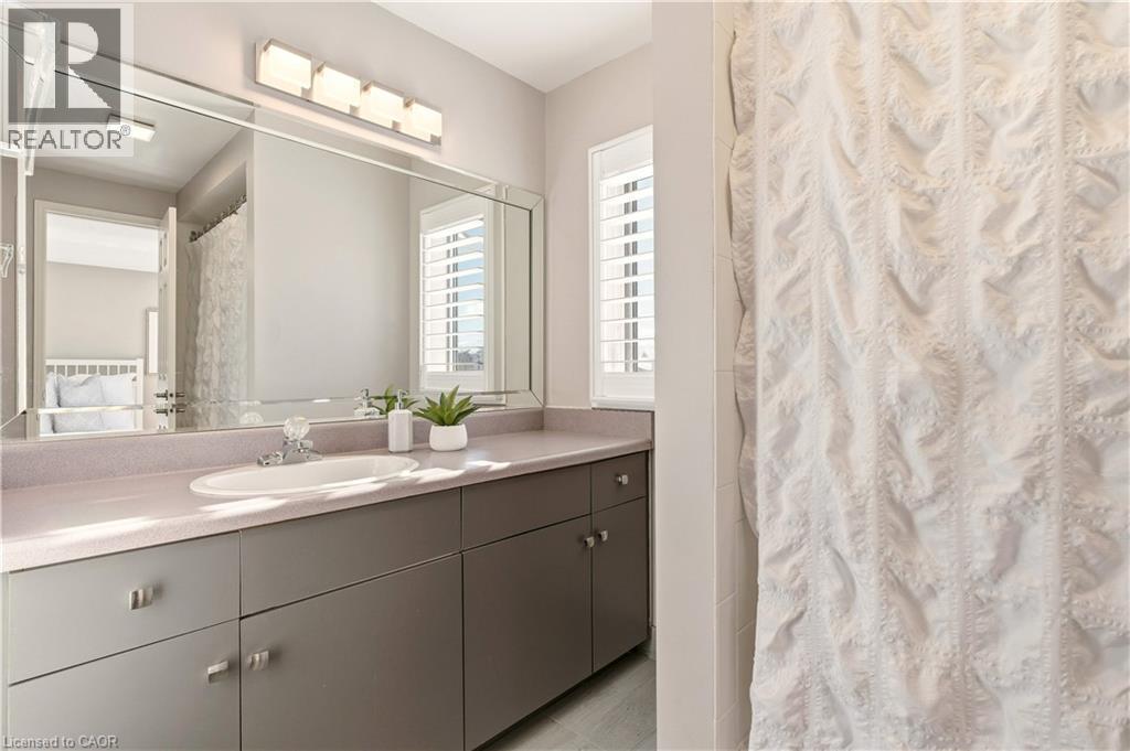 Full bathroom with curtained shower and vanity - 1489 Litchfield Road, Oakville, ON - Indoor Photo Showing Bathroom