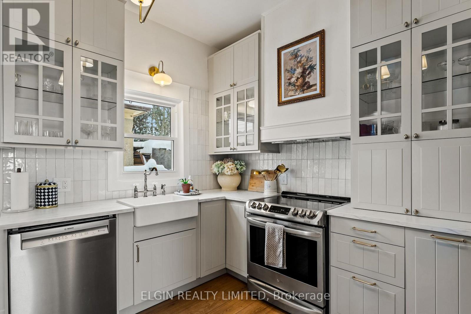 Stainless stove and dishwasher 2024 - 84 Pleasant Avenue, St. Catharines (Downtown), ON - Indoor Photo Showing Kitchen With Upgraded Kitchen