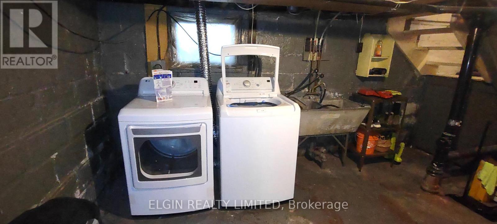 Washer and Dryer - 84 Pleasant Avenue, St. Catharines (Downtown), ON - Indoor Photo Showing Laundry Room