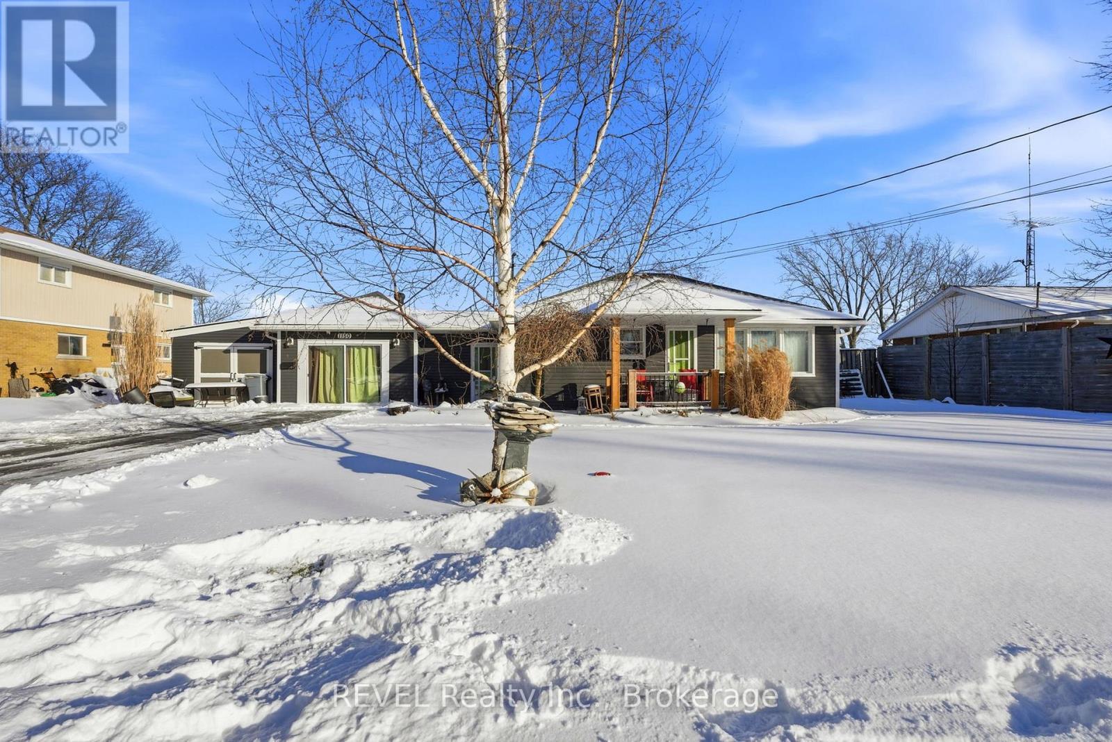 1150 Pettit Road, Fort Erie (Crescent Park), ON - Outdoor