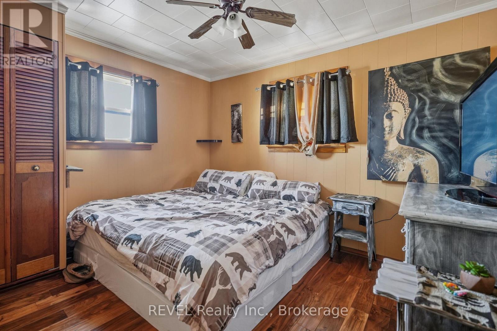 1150 Pettit Road, Fort Erie (Crescent Park), ON - Indoor Photo Showing Bedroom