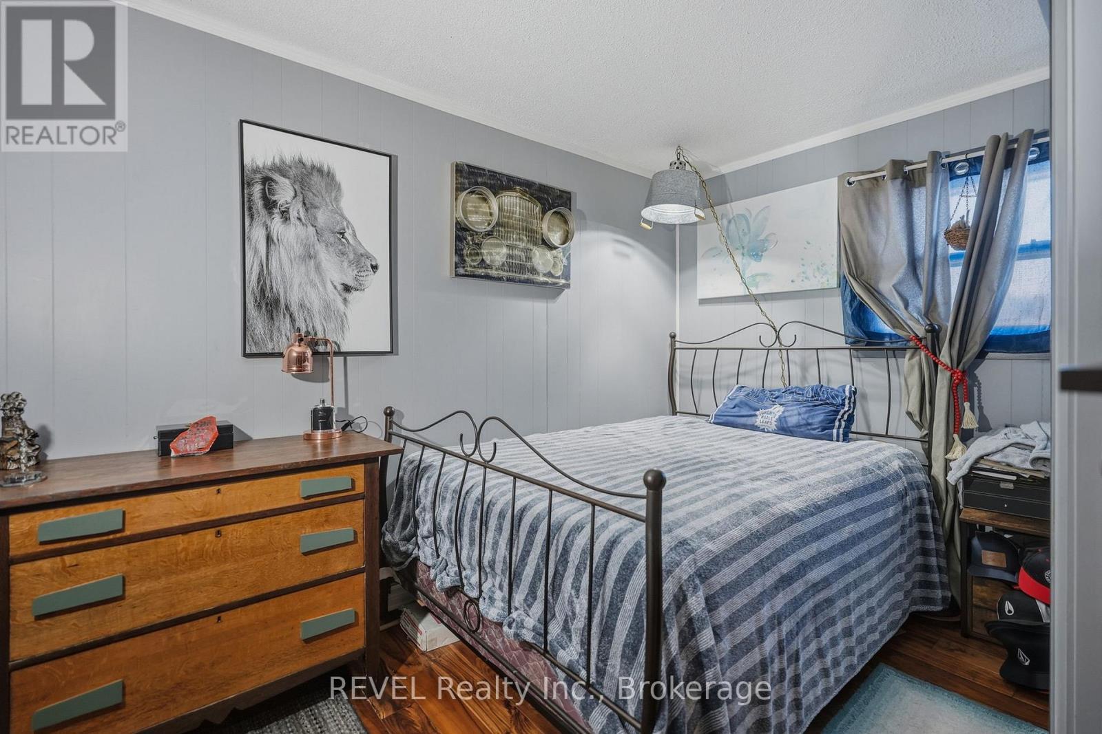 1150 Pettit Road, Fort Erie (Crescent Park), ON - Indoor Photo Showing Bedroom