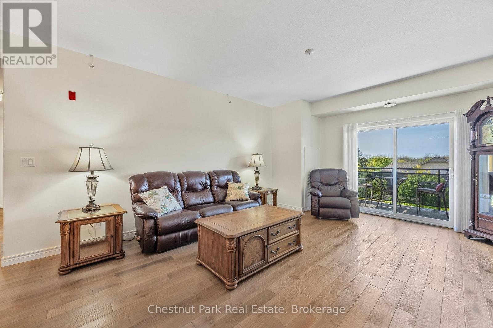 304 - 1 Chamberlain Crescent, Collingwood, ON - Indoor Photo Showing Living Room
