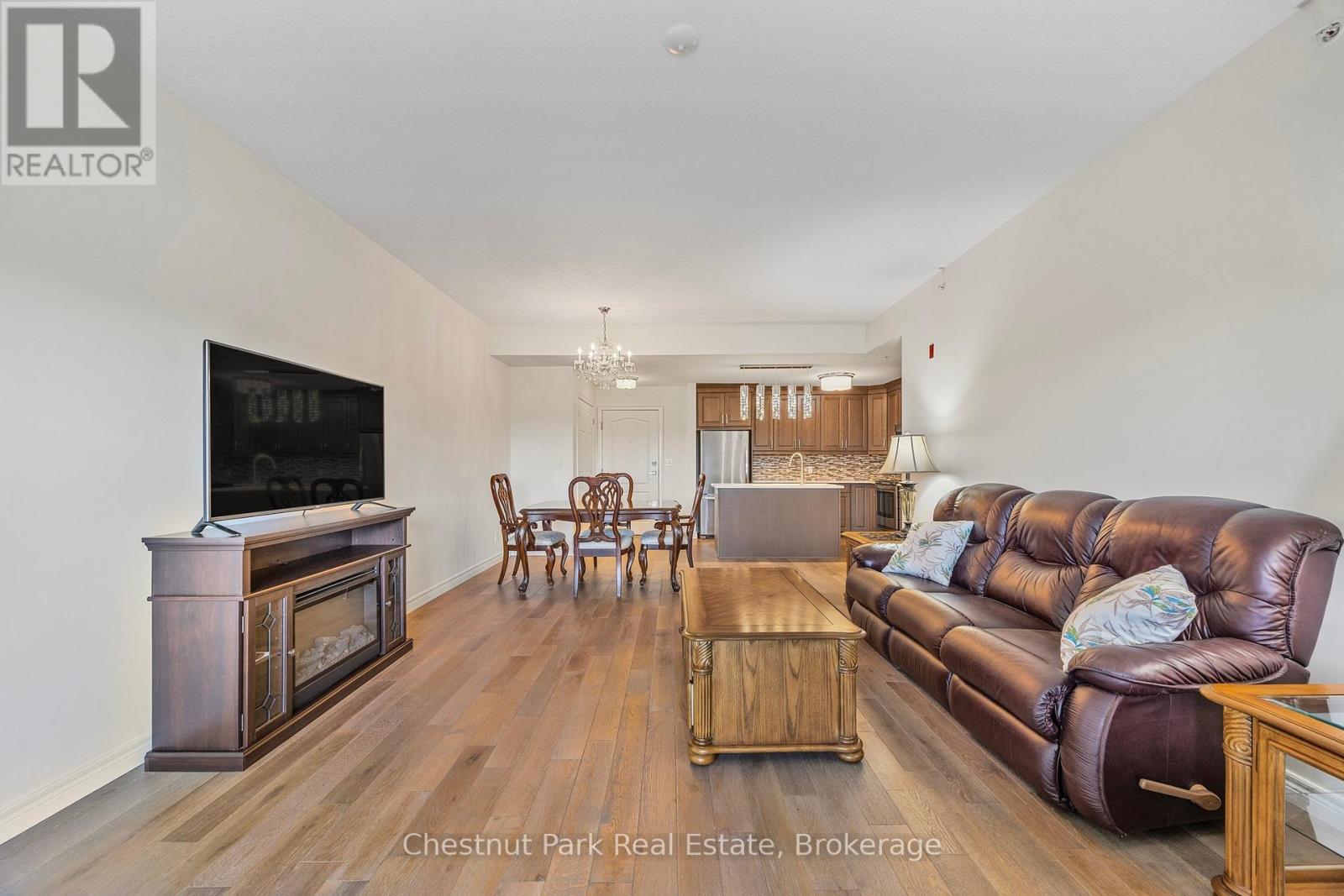 304 - 1 Chamberlain Crescent, Collingwood, ON - Indoor Photo Showing Living Room