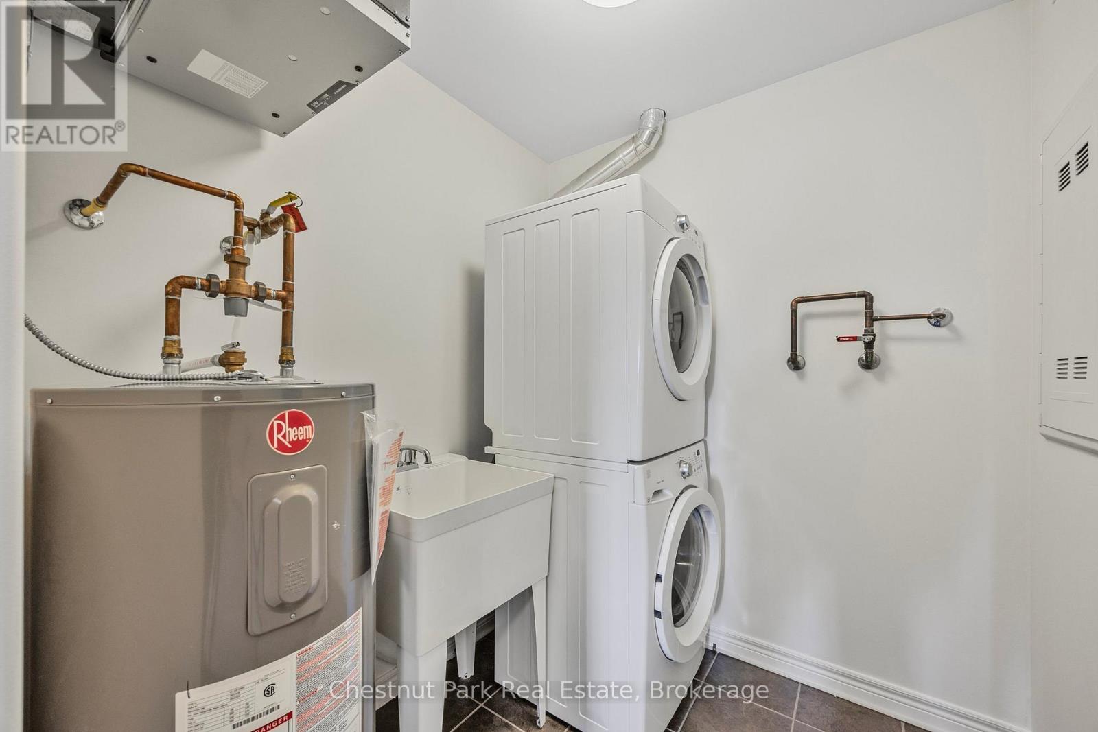 304 - 1 Chamberlain Crescent, Collingwood, ON - Indoor Photo Showing Laundry Room