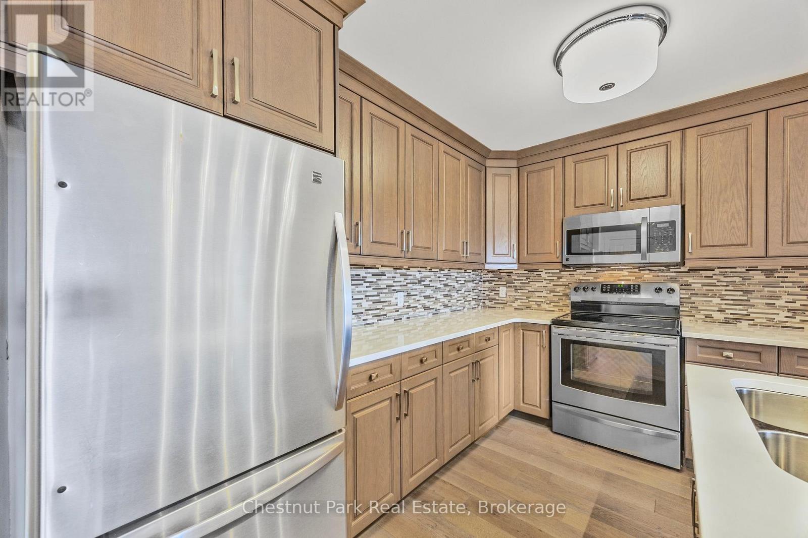 304 - 1 Chamberlain Crescent, Collingwood, ON - Indoor Photo Showing Kitchen