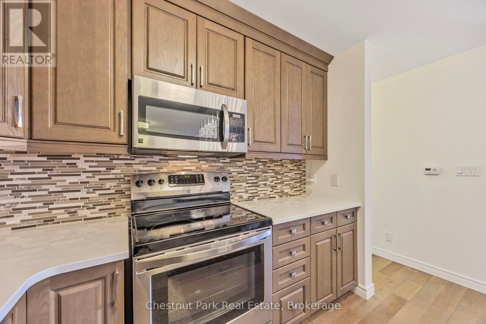 304 - 1 Chamberlain Crescent, Collingwood, ON - Indoor Photo Showing Kitchen